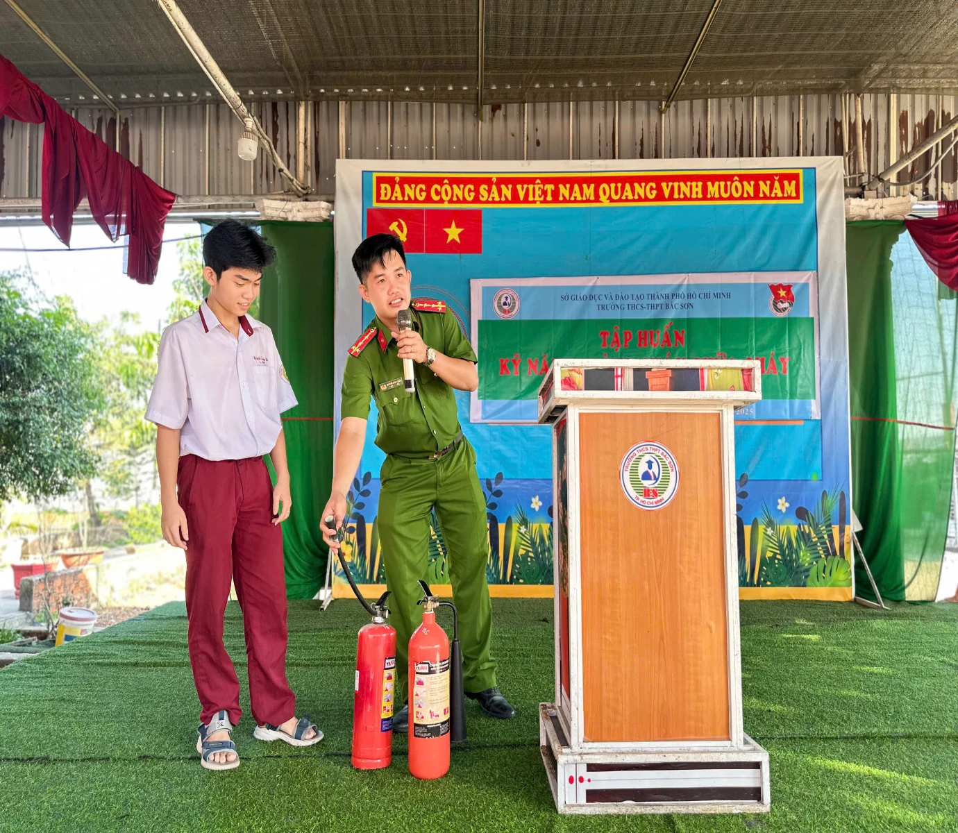 DIỄN TẬP PHÒNG CHÁY CHỮA CHÁY TẠI TRƯỜNG THCS & THPT BẮC SƠN
