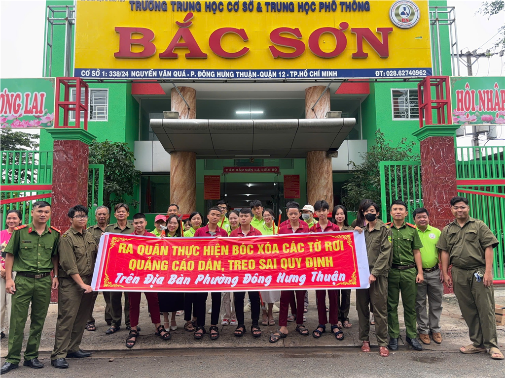 Trường THCS - THPT Bắc Sơn ra quân cùng Công An Phường Đông Hưng Thuận bóc xóa tờ rơi, quảng cáo sai quy định