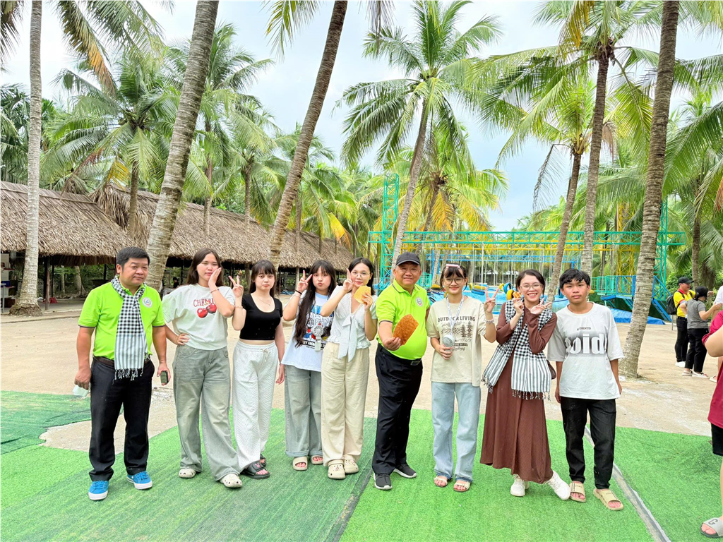 Hoạt Động Trải Nghiệm Ngoại Khóa - Hành Trình Về Nguồn 2025