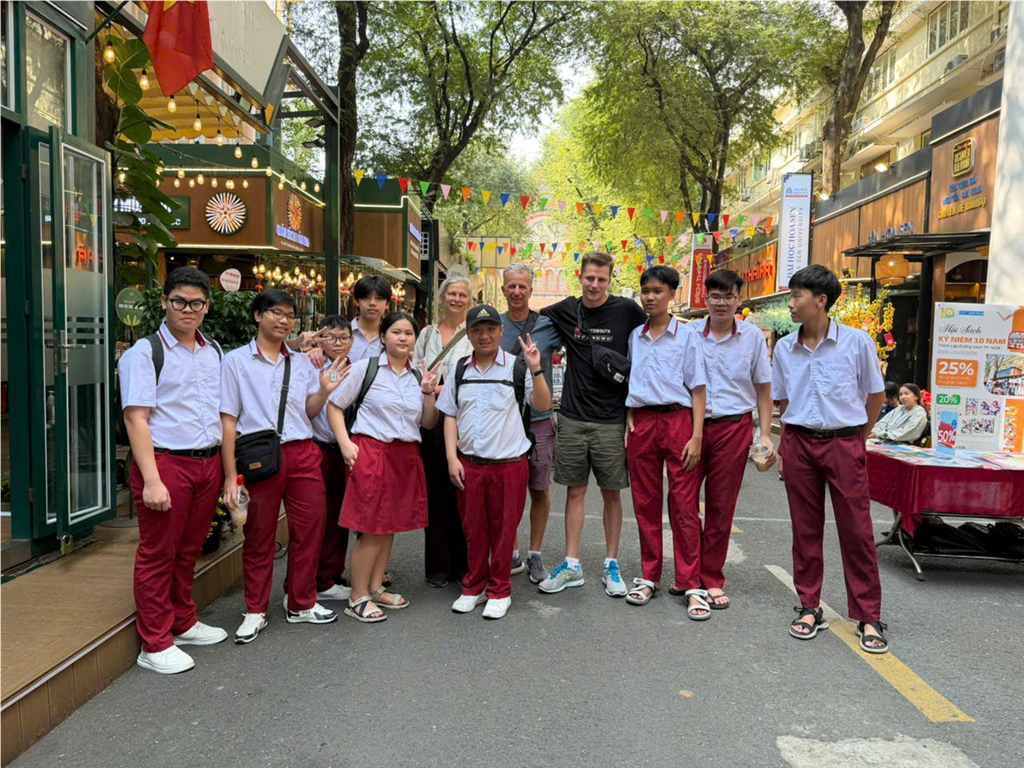Sắc Xuân Trường Bắc Sơn 2026 - Khi tiếng Anh xuống phố