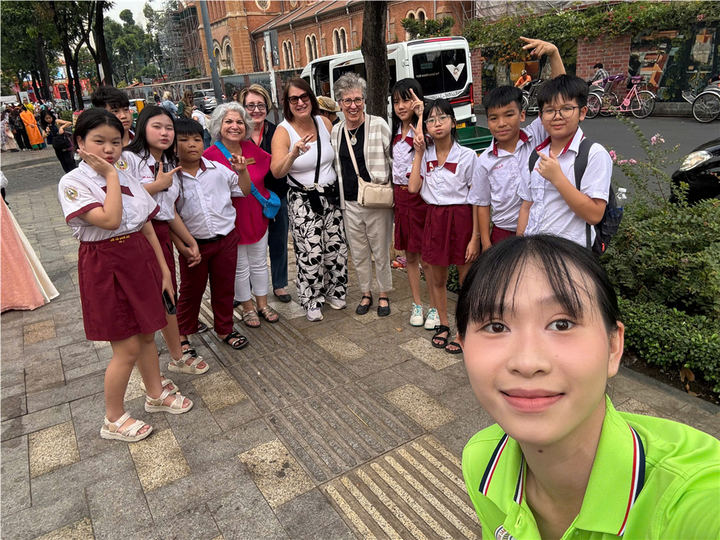 Sắc Xuân Trường Bắc Sơn 2026 - Khi tiếng Anh xuống phố