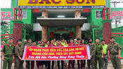 Trường THCS - THPT Bắc Sơn ra quân cùng Công An Phường Đông Hưng Thuận bóc xóa tờ rơi, quảng cáo sai quy định