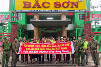 Trường THCS - THPT Bắc Sơn ra quân cùng Công An Phường Đông Hưng Thuận bóc xóa tờ rơi, quảng cáo sai quy định