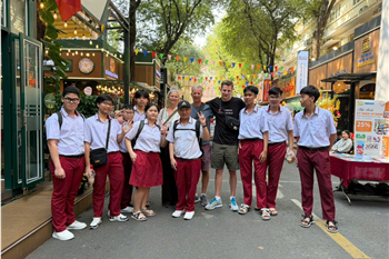 Sắc Xuân Trường Bắc Sơn 2026 - Khi tiếng Anh xuống phố